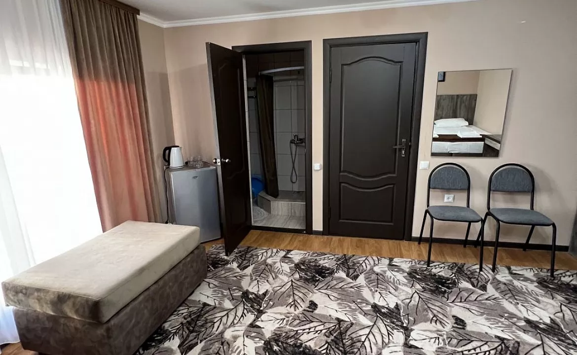 4-х местный номер с мини балконом Завтрак включен. База отдыха "Скурча". Сухум
