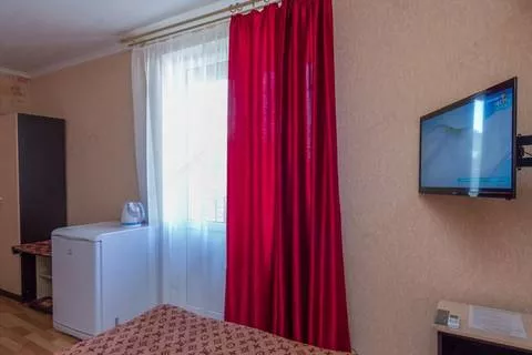 Комната для четверых с балконом. Гостевой дом Винтаж. Лазаревское