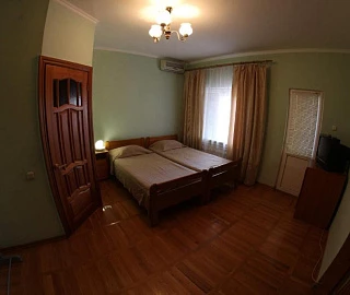 Четырехместный номер эконом-класса. Гостевой дом Роза - Геленджик. Четырехместный номер эконом-класса. Гостевой дом Роза - Геленджик.