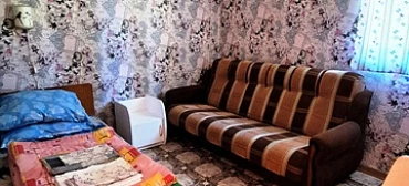 ОТДЕЛЬНЫЙ 2-х комнатный ДОМИК со всеми удобствами  (семь спальных мест)!  МОРЕ напротив! 