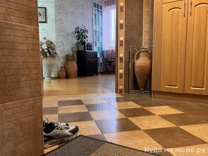  4х комнатная квартира. Квартира в многоквартирном доме Четырехкомнатная квартира в центре Геленджика. Геленджик