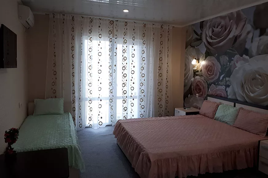 2-комнатная комфортная (мансардная). Гостевой дом «Медовый месяц». Саки