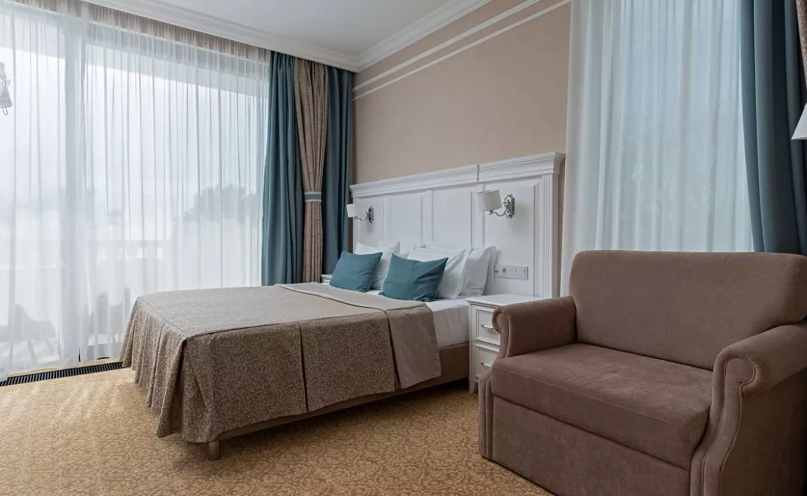 Однокомнатный двухместный номер «Стандарт». Семейный отель Династия. Геленджик