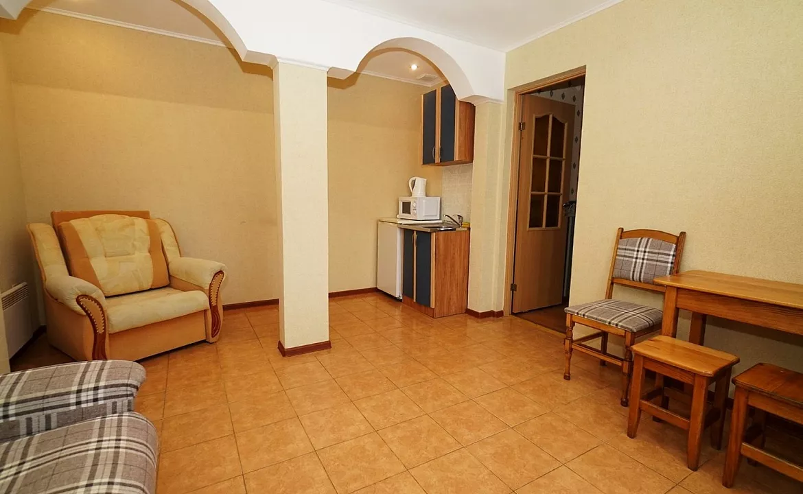 3-КОМНАТНЫЙ НОМЕР С МИНИ КУХНЕЙ Вместимость до 6 мест. Гостевой дом "Лето". Лазаревское 3-КОМНАТНЫЙ НОМЕР С МИНИ КУХНЕЙ Вместимость до 6 мест. Гостевой дом "Лето". Лазаревское