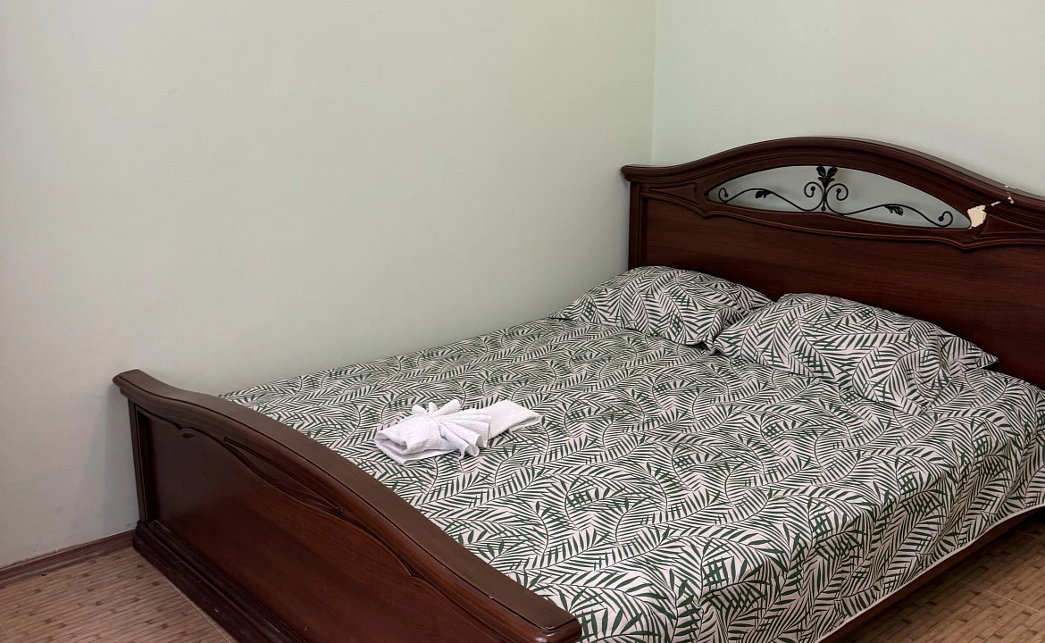 Семейный 3-х комнатный 1 этаж. Гостевой дом "Пантера". Гагра