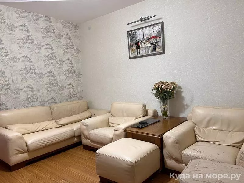 . Квартира в многоквартирном доме Четырехкомнатная квартира в центре Геленджика. Геленджик