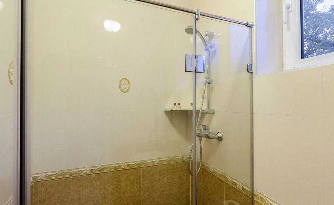 Гранд (однокомнатный четырехместный номер класса «Люкс»). Отель "Гранд Флер". Форос