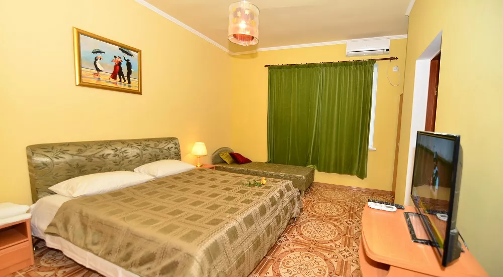 Домик 3 с кухней. Частная усадьба "Дом Роз". Заозерное