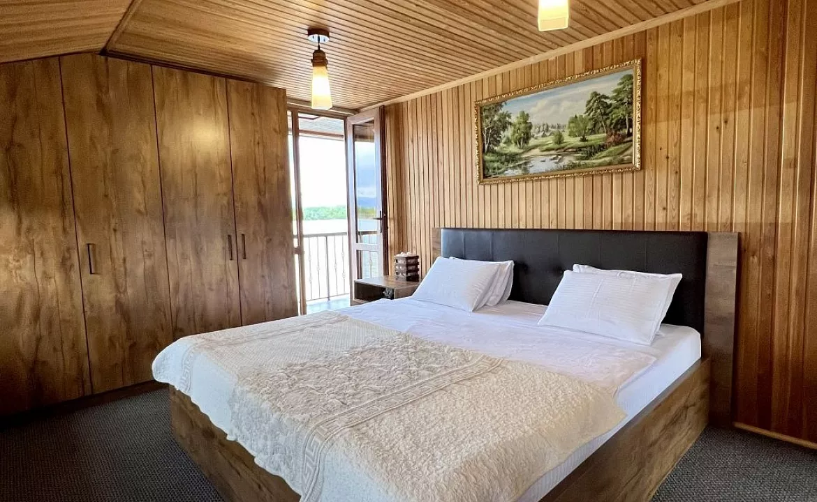 Двух этажный коттедж возле озера. База отдыха "Скурча". Сухум