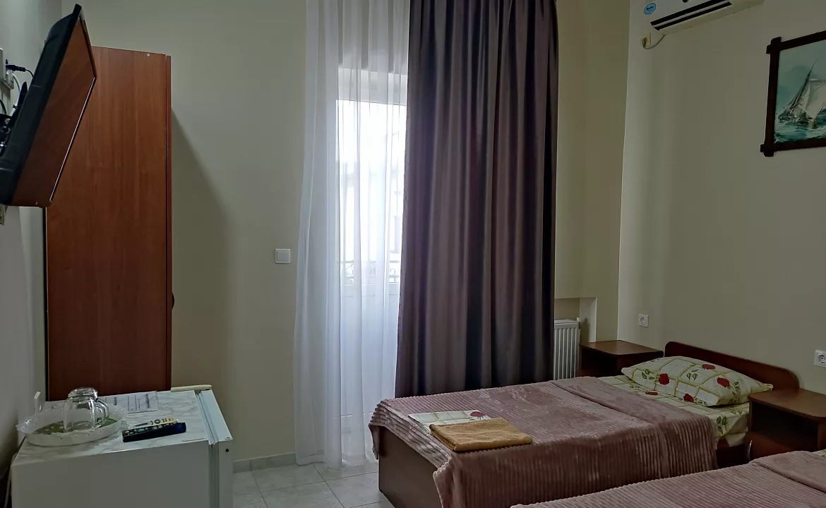 Двухместный с удобствами и балконом. Кровати раздельные. Гостевой дом "Одиссей" - Кабардинка. Кабардинка Двухместный с удобствами и балконом. Кровати раздельные. Гостевой дом "Одиссей" - Кабардинка. Кабардинка