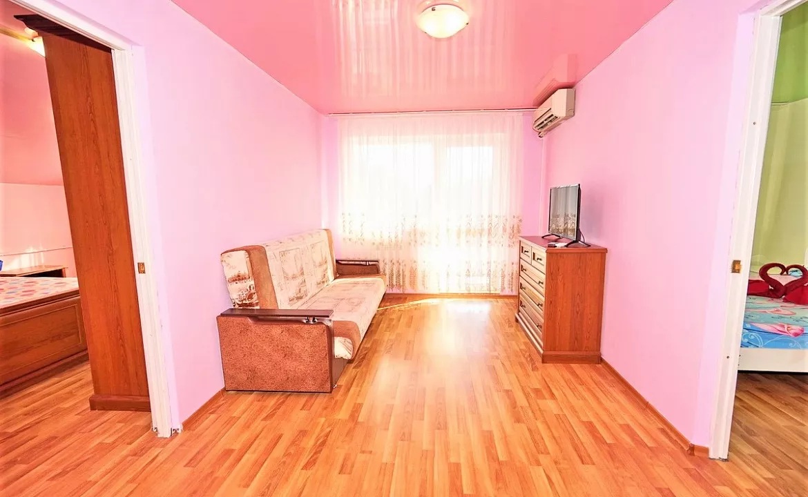 3-х комнатный номер люкс с кухней 6-7 чел . Гостевой дом "Лазурит". Лазаревское