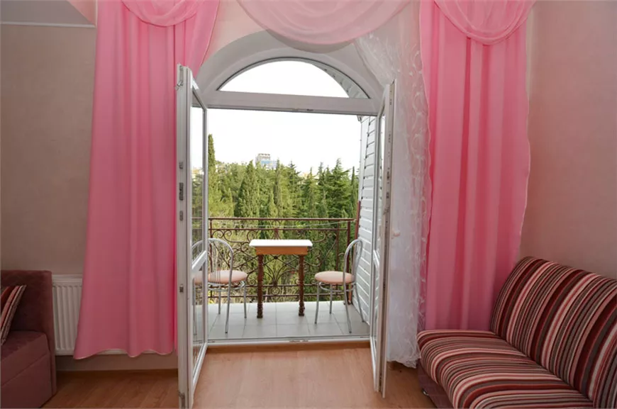 2-комнатный повышенной комфортности. Гостевой дом «Отель Людмила». Алушта 2-комнатный повышенной комфортности. Гостевой дом «Отель Людмила». Алушта