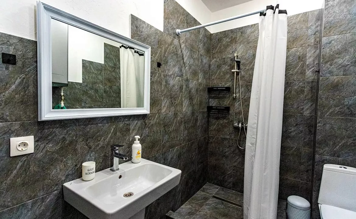 Половина дома (трехкомнатный люкс). Половина дома (трехкомнатный люкс) "У Жоровны". Геленджик