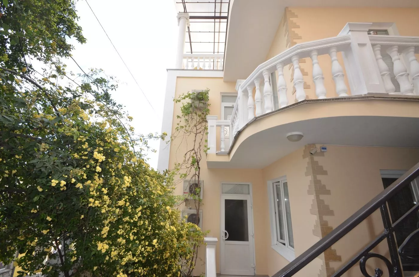 . Гостевой дом частный "Мид". Ялта