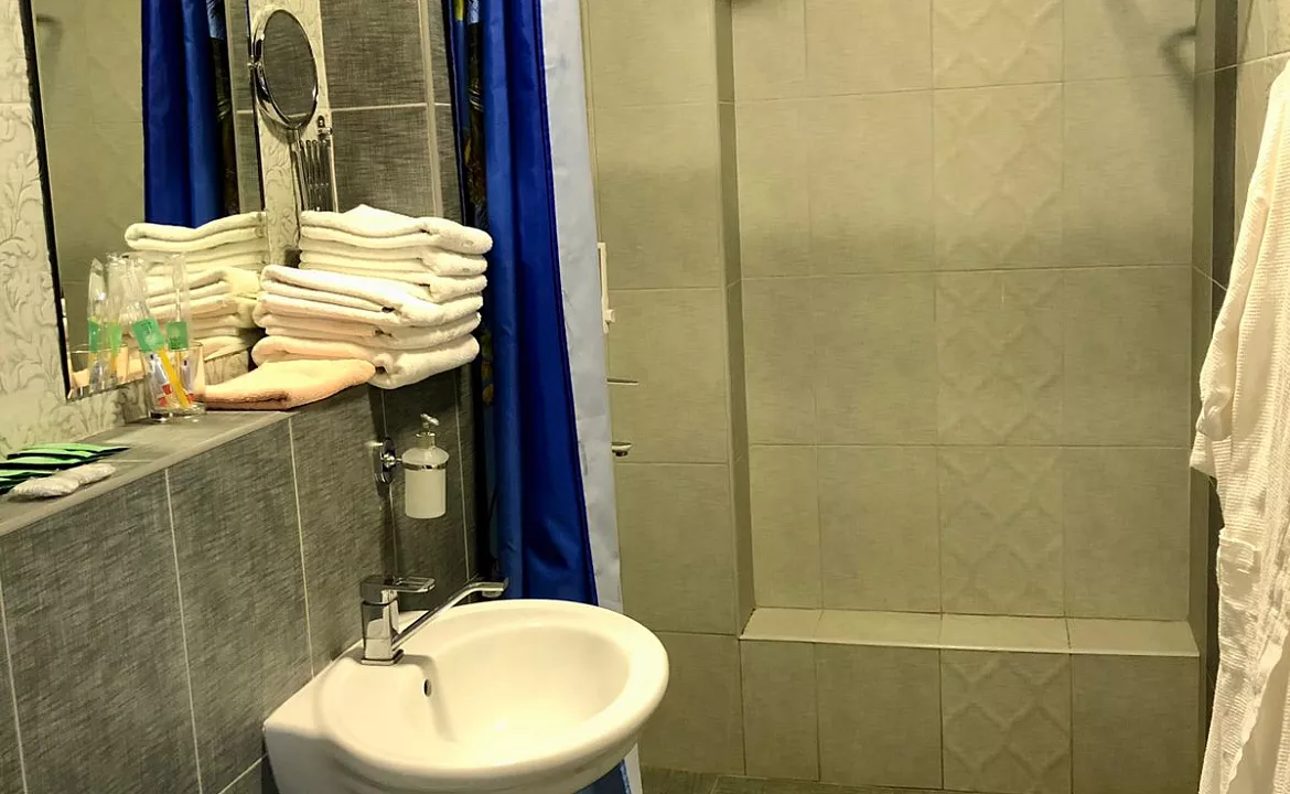 Двухкомнатный Супер Люкс с балконом вид на горы. Отель "РЕВЮ". Агой