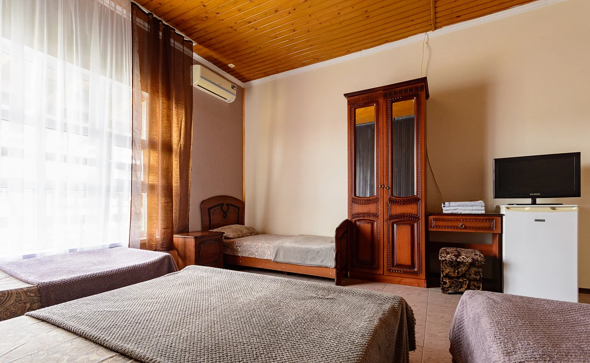 Пятиместный стандарт. Гостевой дом УЮТ на ул. Новороссийское шоссе 1/7. Джубга