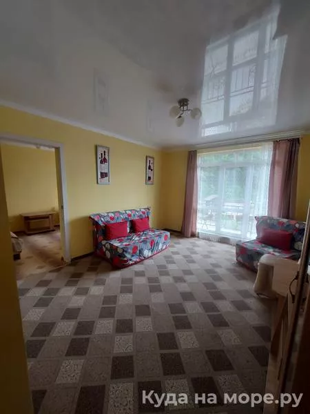 Двухкомнатный семиместный номер с балконом. Гостевой дом "Нур". Ольгинка