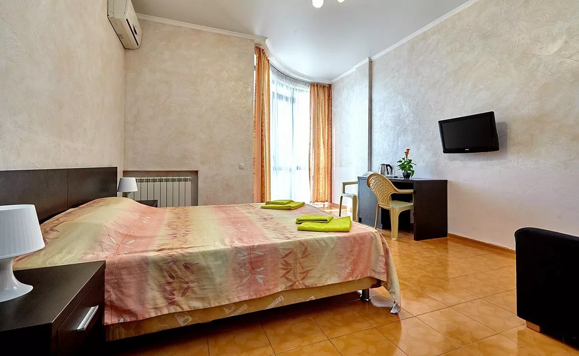 З-х местный с балконом. Гостевой дом "ВИКТОРИЯ". Геленджик З-х местный с балконом. Гостевой дом "ВИКТОРИЯ". Геленджик