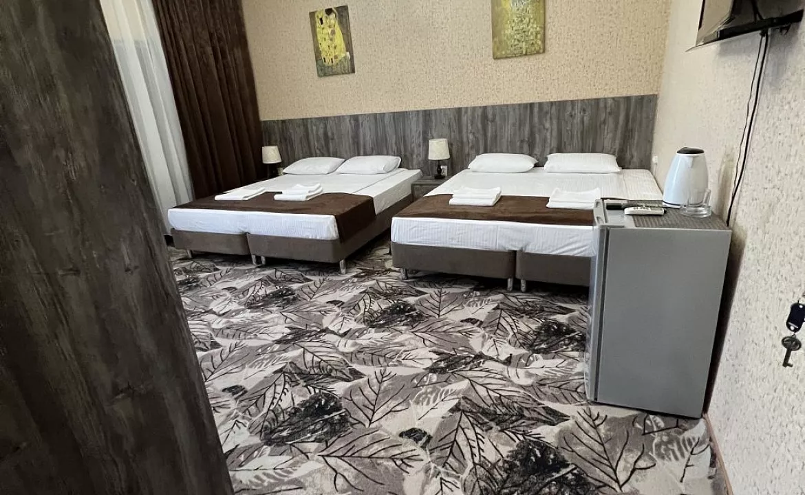 4-х местный номер с балконом Завтрак включен. База отдыха "Скурча". Сухум