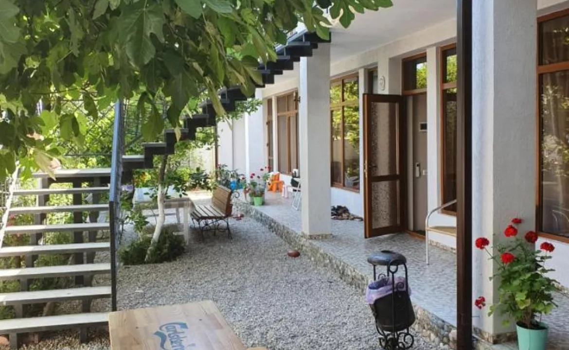 Семейный 2х-комнатный . Гостевой дом "Мека". Гудаута