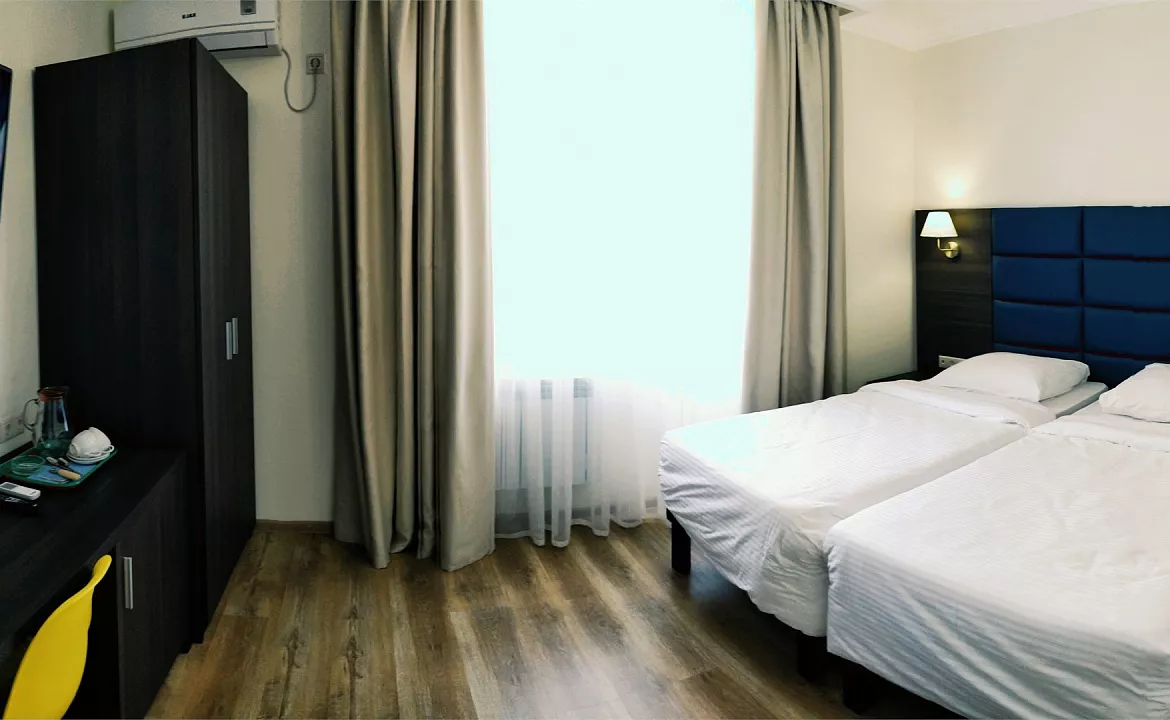 Стандартный с 2 кроватями. Отель Капитан Морей. Анапа