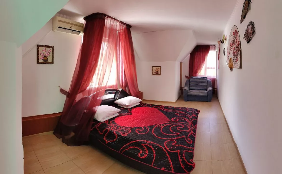 Трехместный стандартный номер. Гостевой дом Анли. Анапа