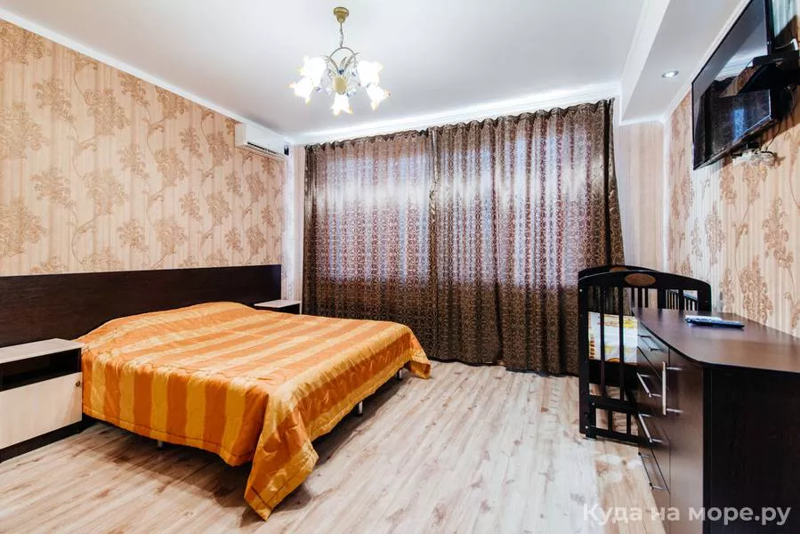 . Коттедж в центре для семьи или 6−8 человек. Лазаревское