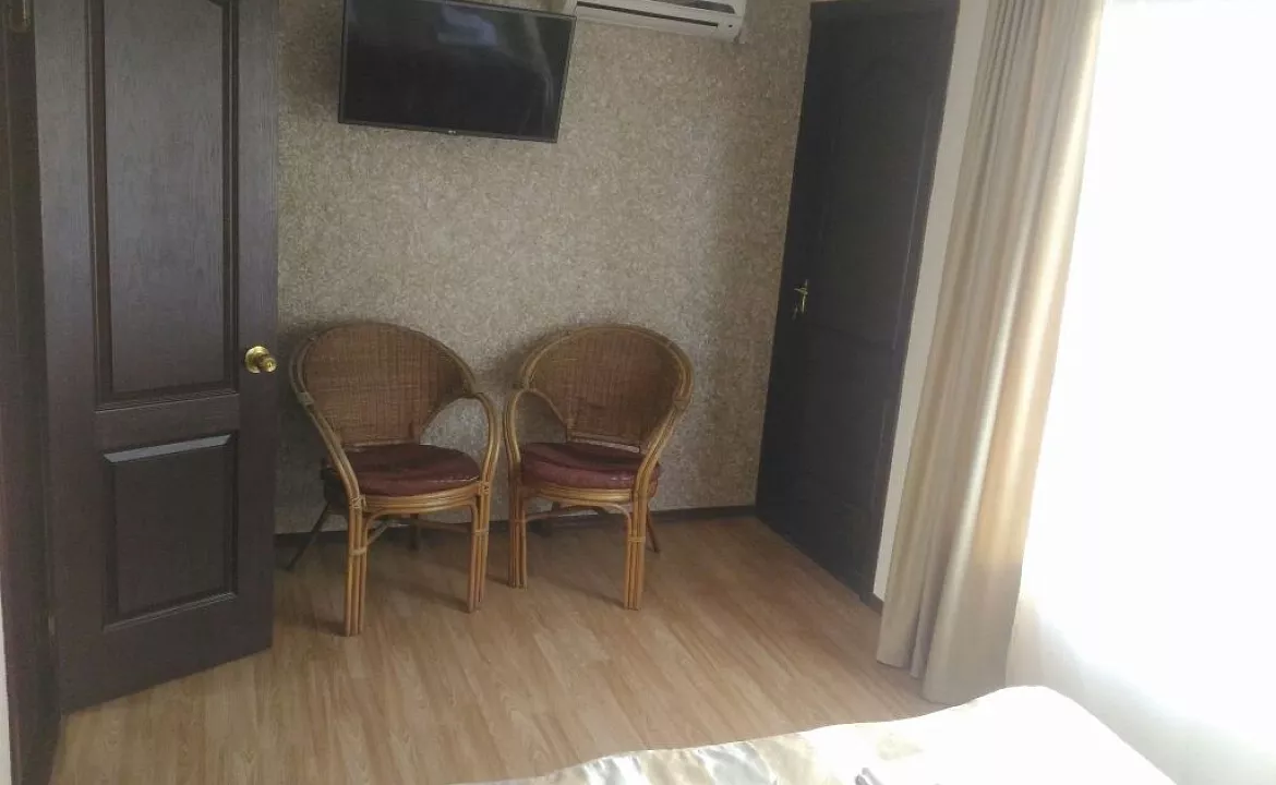 Двухкомнатный номер с кухней и видом на парк (1 этаж). Гостиничный комплекс Зеленый мыс. Алупка