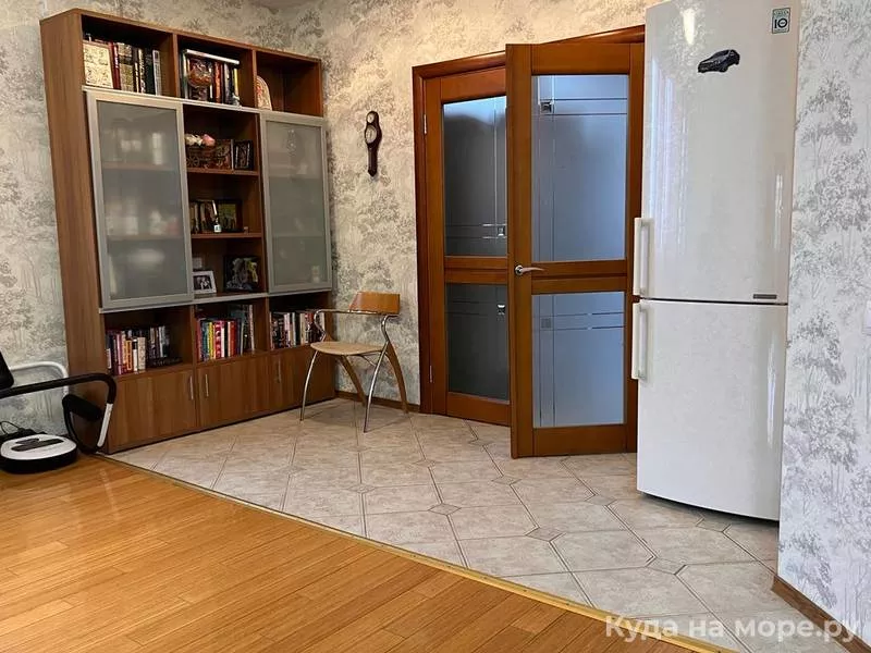 . Квартира в многоквартирном доме Четырехкомнатная квартира в центре Геленджика. Геленджик