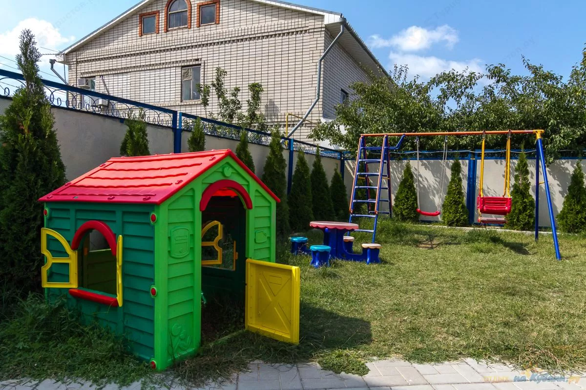 . Гостевой дом "Дельфин" - Голубицкая. Голубицкая