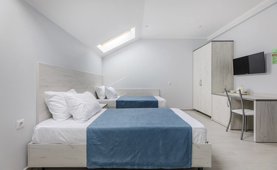 стандарт трехместный мансарда. Отель отель Авис. Криница