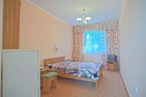 Двухместный с удобствами и вентилятором. База отдыха "Платан". Лазаревское Двухместный с удобствами и вентилятором. База отдыха "Платан". Лазаревское