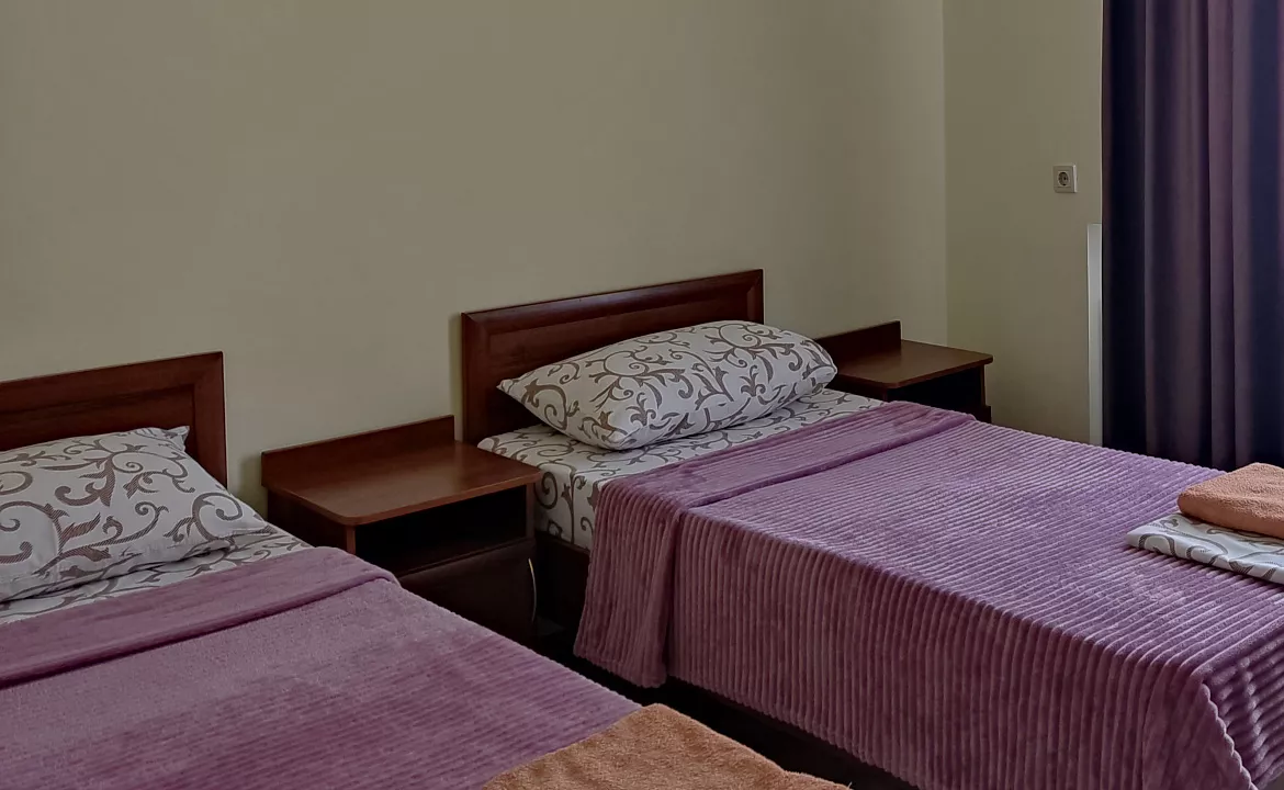 Двухместный с удобствами и балконом. Кровати раздельные. Гостевой дом "Одиссей" - Кабардинка. Кабардинка Двухместный с удобствами и балконом. Кровати раздельные. Гостевой дом "Одиссей" - Кабардинка. Кабардинка