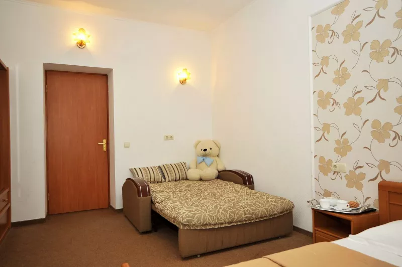 Полулюкс 3-х местный. Отель «Глициния». Феодосия