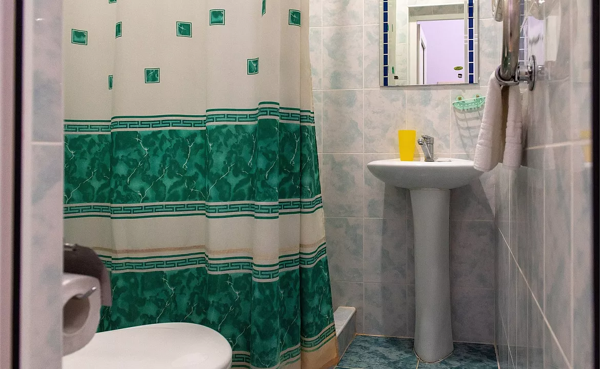 Трехместный номер на 1 этаже. Отель "Ниагара Фоллс". Сочи