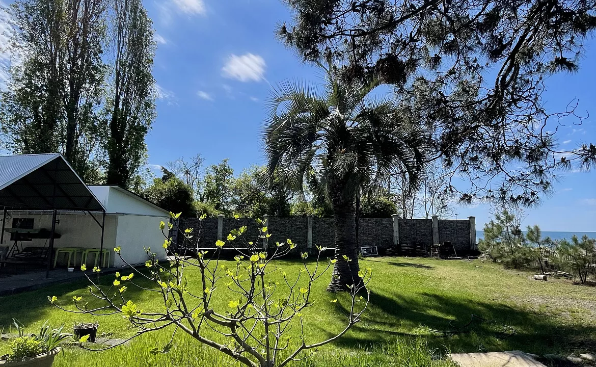 3 коттеджа . Коттедж Морской Бриз. Сухум