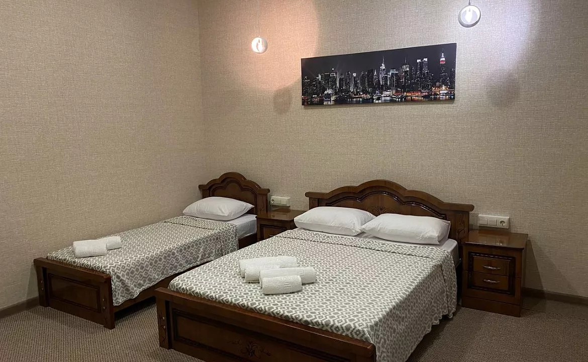 Четырехместный стандарт. Гостевой дом Comfort. Мирный Четырехместный стандарт. Гостевой дом Comfort. Мирный