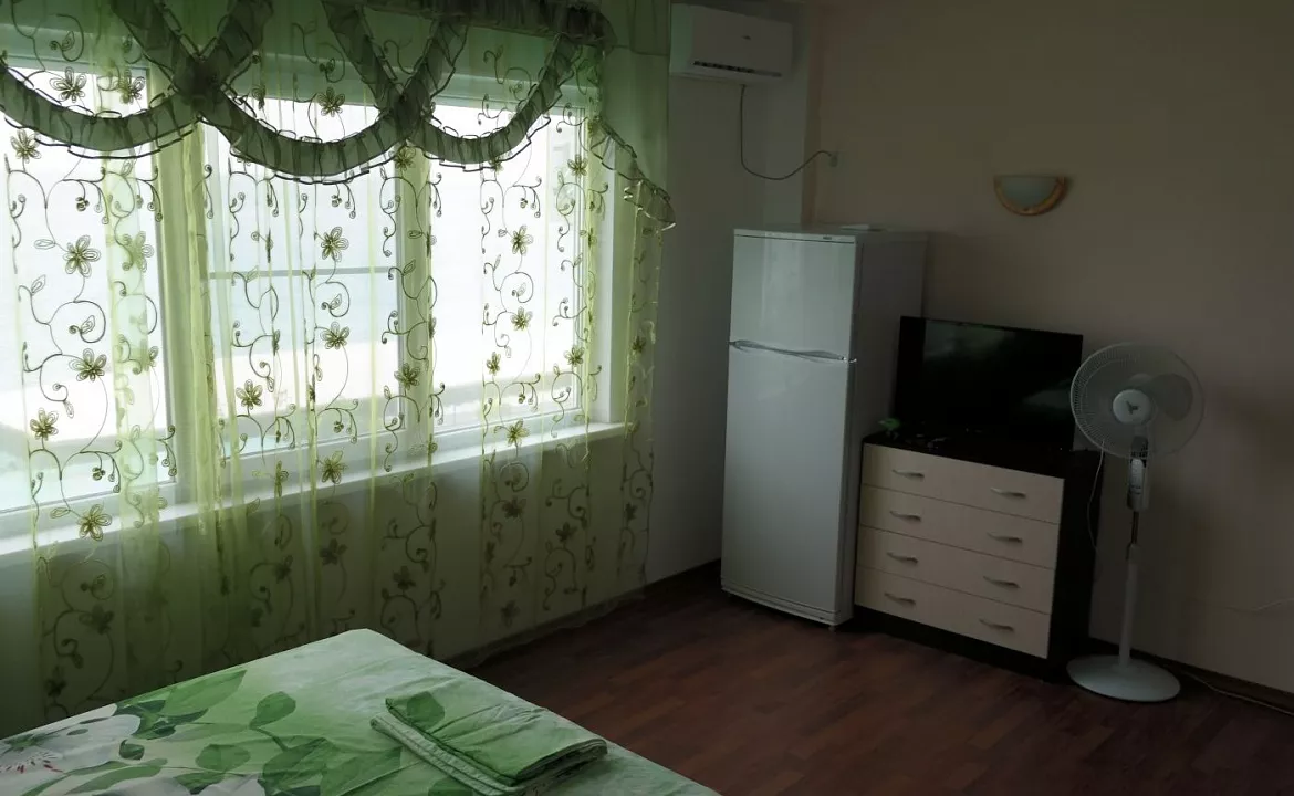 «Люкс» с большим балконом (S =25 м2) с видом на море . Гостевой дом Эдем в Волконке. Лазаревское