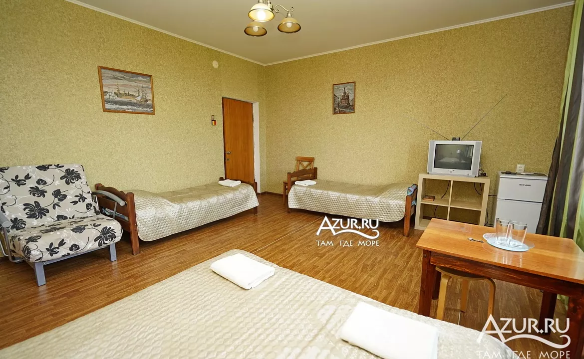 Четырехместный номер с балконом №7. Гостевой дом "Семейный отдых" - Лазаревское. Лазаревское