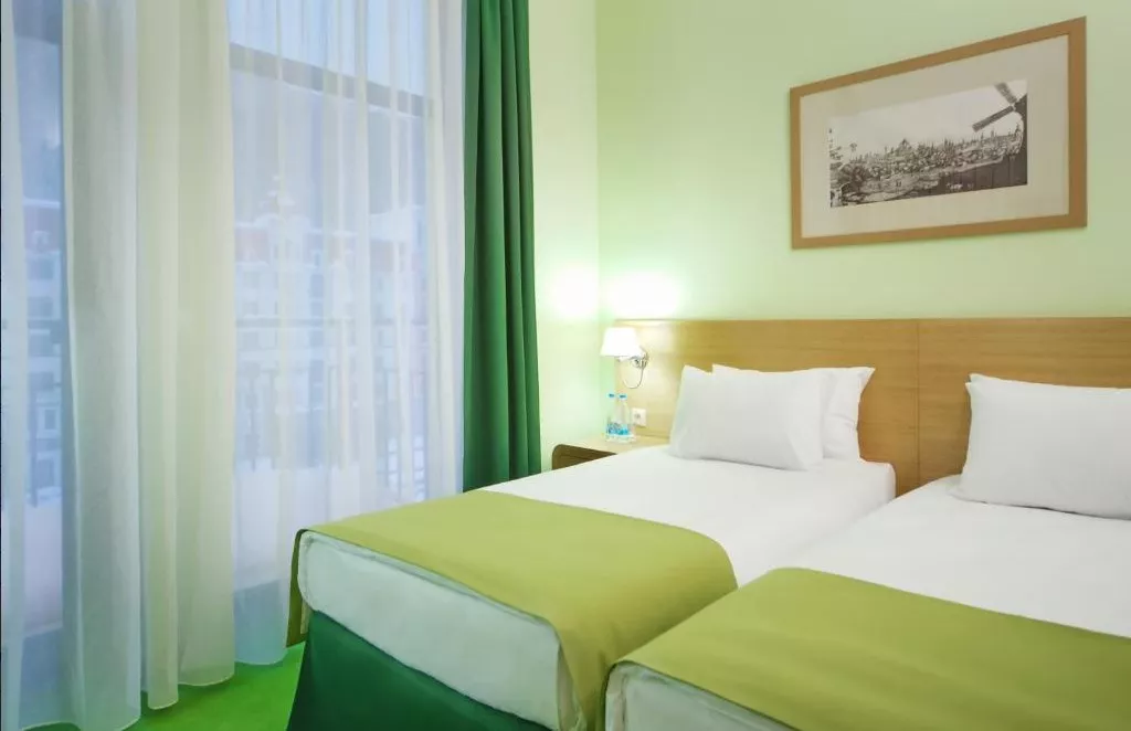 Стандартный двухместный номер с 1 кроватью или 2 отдельными кроватями. Отель Tulip Inn Роза Хутор. Красная Поляна