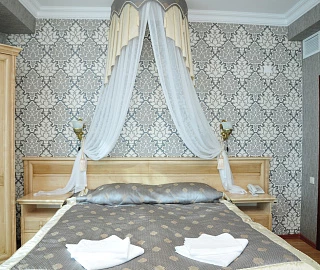 Люкс для новобрачных. Отель "Атлант-Люкс". 