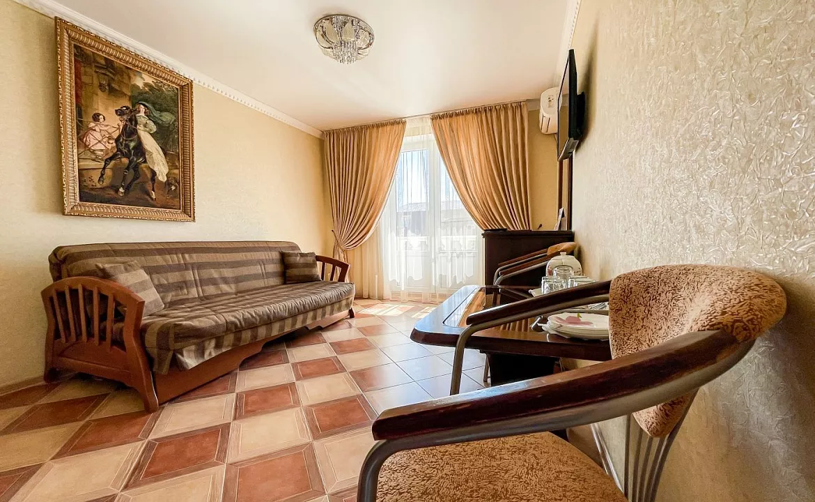 Люкс 2-х комнатный (большой) с балконом. Anzhelina Family Hotel. Витязево