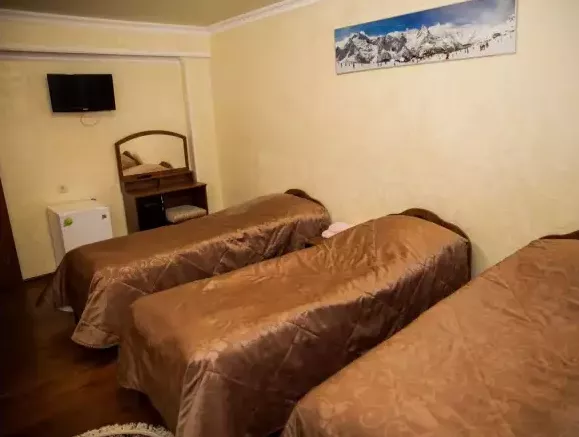 3-местный Стандарт (Малый корпус). Гостиница «Кристалл». Домбай-гостиницы 3-местный Стандарт (Малый корпус). Гостиница «Кристалл». Домбай-гостиницы