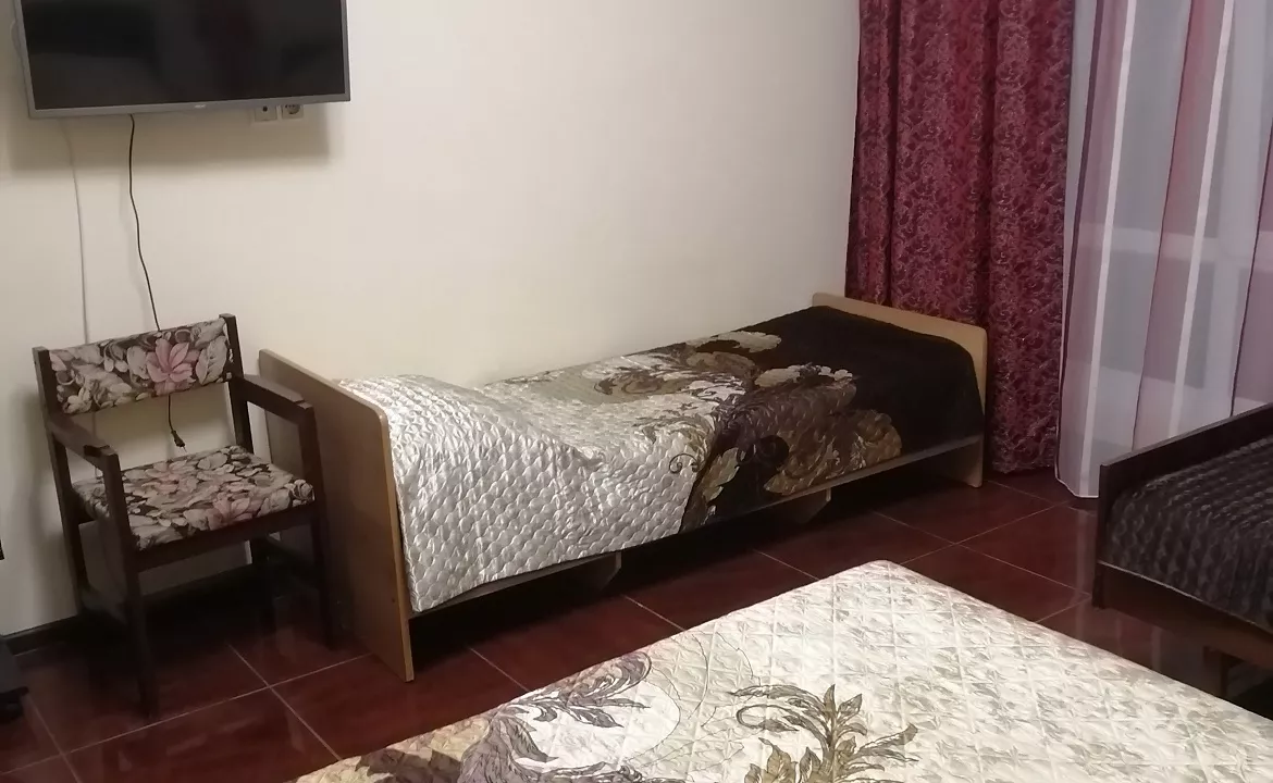 Четырёхместный номер на 3-м этаже. Гостевой дом "РОМАНТИКА". Лазаревское