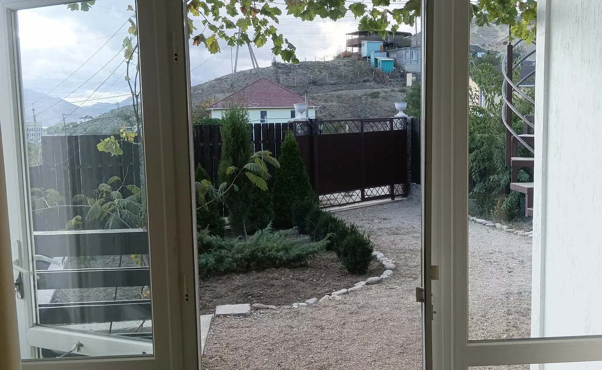 Улучшенный четырёхместный с кухней 2. Гостевой дом Тихий дворик - Орджоникидзе. Орджоникидзе