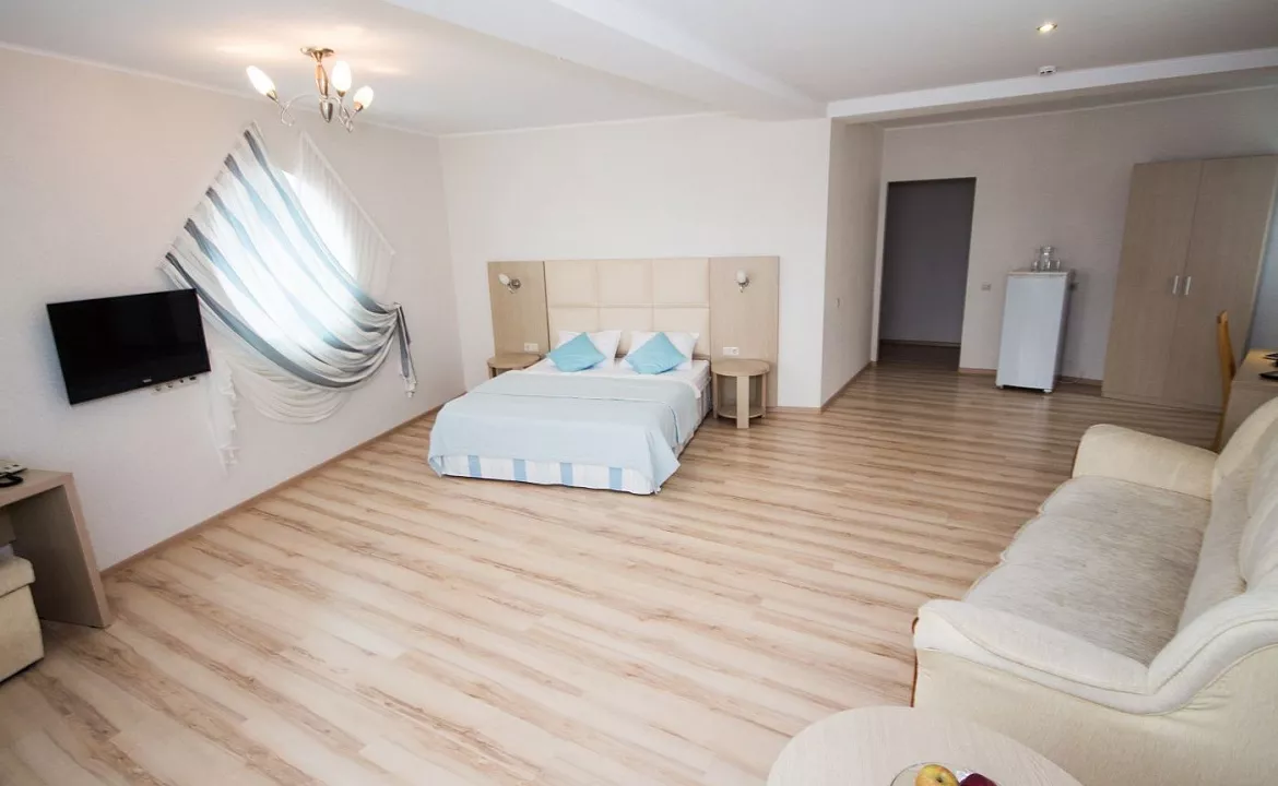 Студия с видом на море 3-местная. Отель Робинзон. Анапа