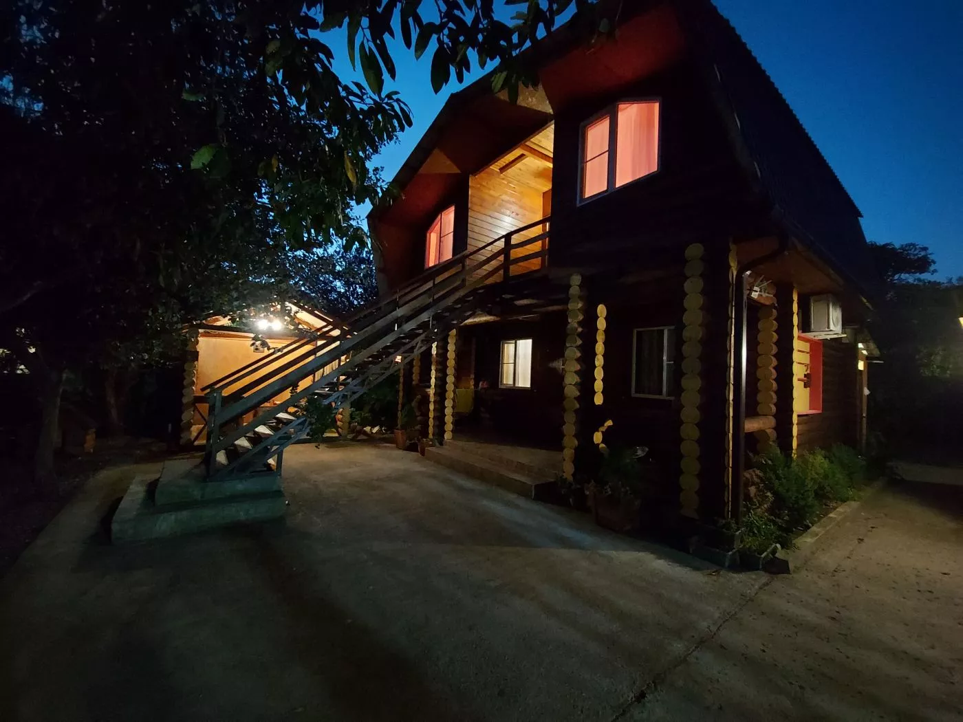 . Гостевой дом КАМЕЛИЯ. Пицунда