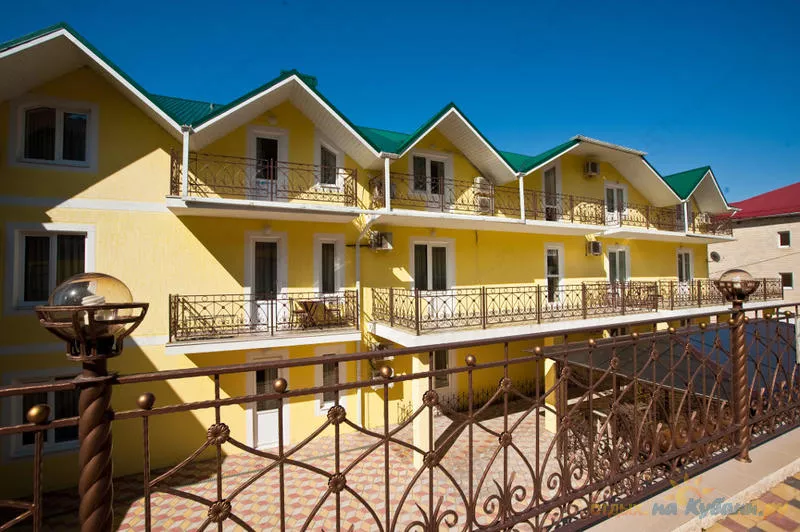 . Гостевой дом "Лев" . Сукко