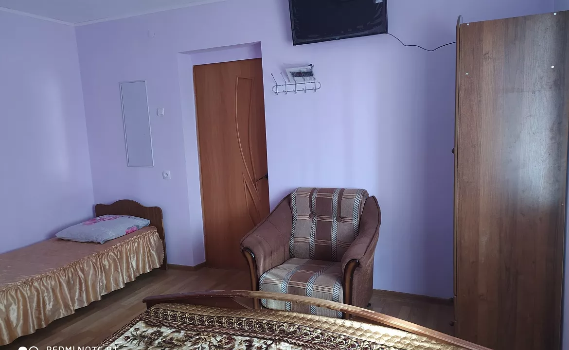 Второй этаж под ключ до 17 человек. Частный сектор 2 этажа по отдельности под ключ, 2 отдельных домика.. Благовещенская