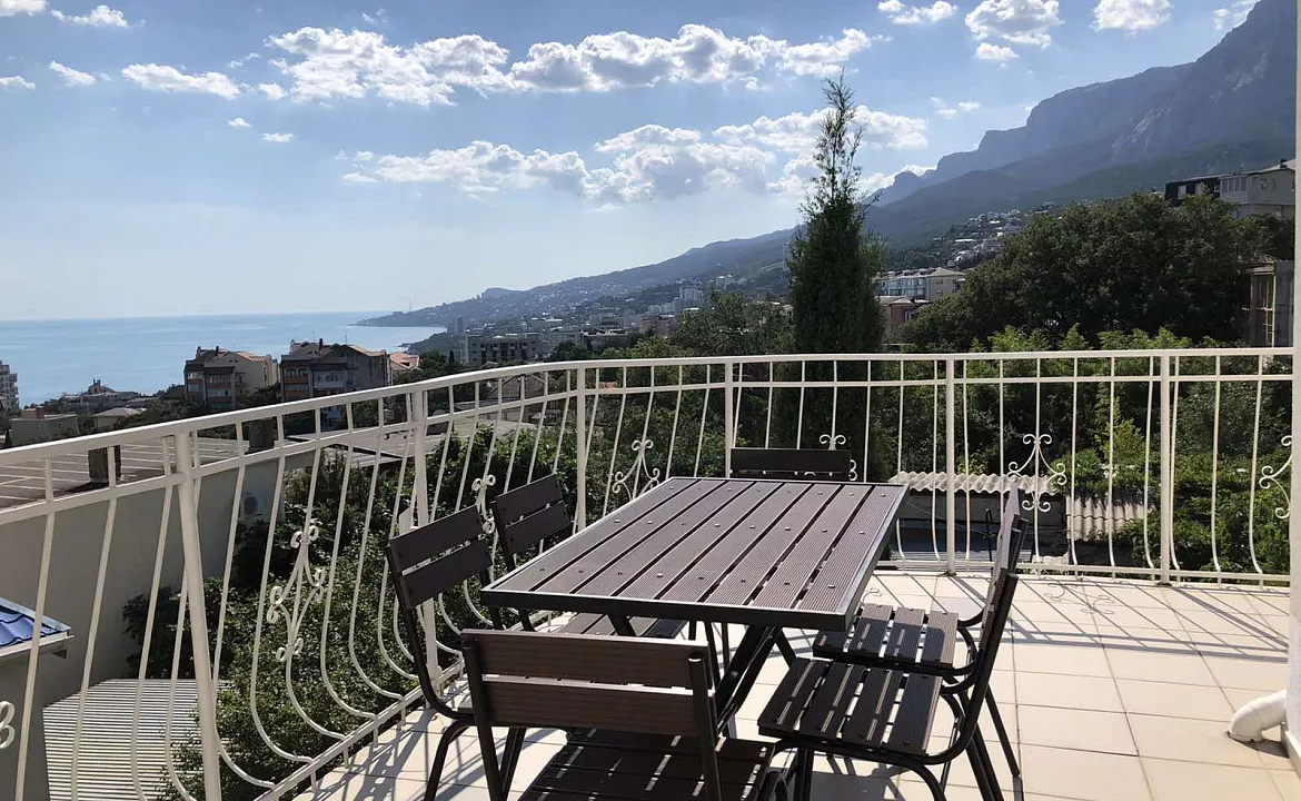 Апартаменты трехкомнатные. Гостевой дом АнНи. Гаспра